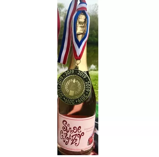 Shoe Crazy Strawberry Passion Sparkling 750ml